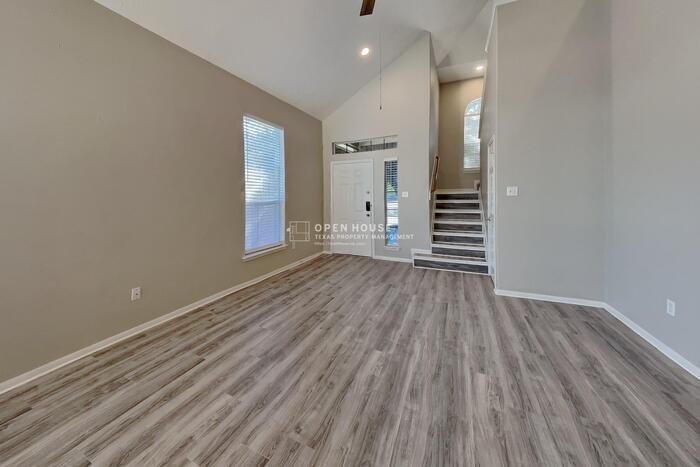 2447 Fox River Ln - Photo 5 of 21
