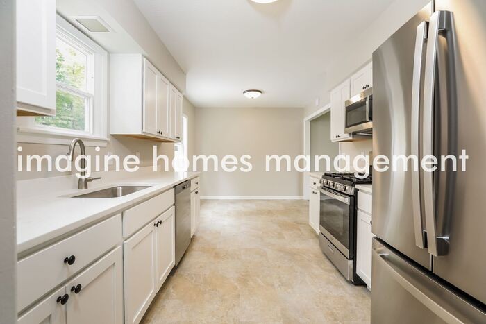 5896 Suwanee Dr - Photo 7 of 14