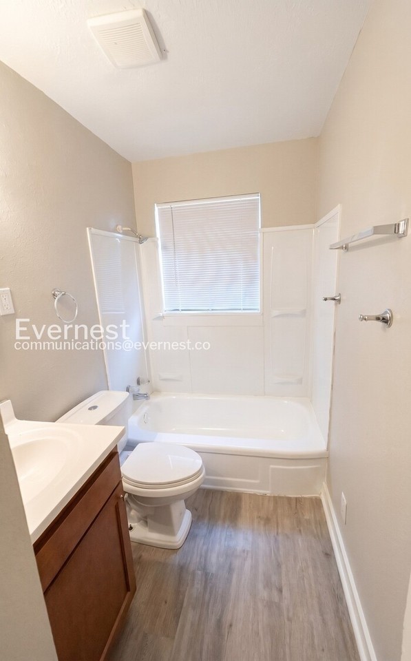 1018 4th Ave W #2 - Photo 5 of 13
