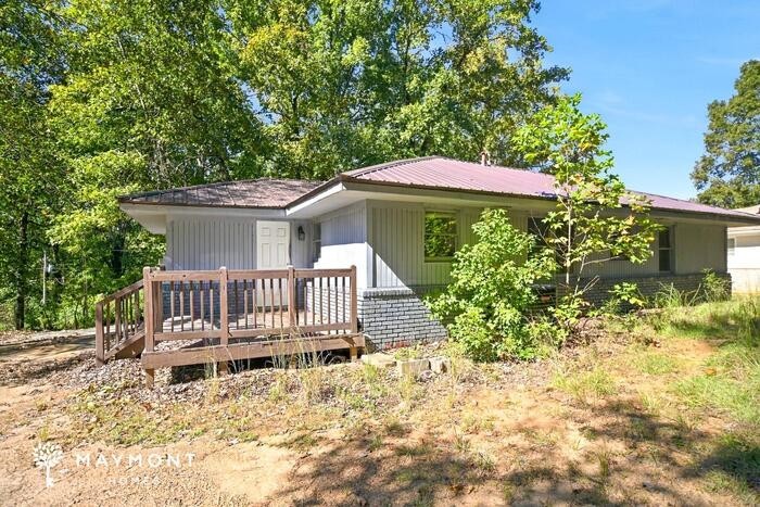 220 Central Lake Cir - Photo 2 of 3