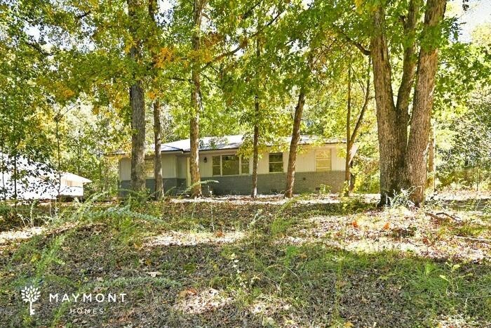 220 Central Lake Cir - Photo 3 of 3