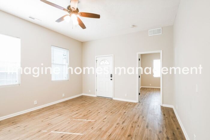 529 Prospect St - Photo 4 of 18