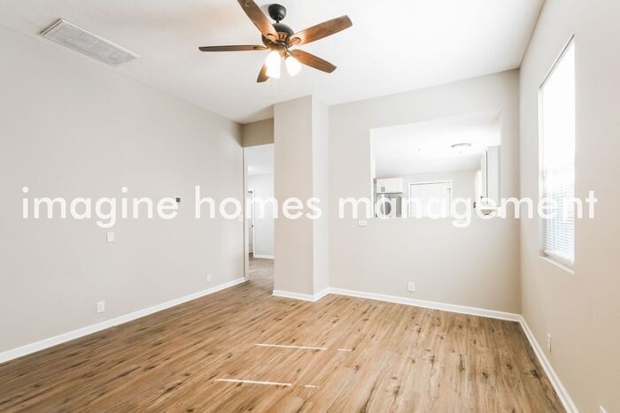 529 Prospect St - Photo 5 of 18