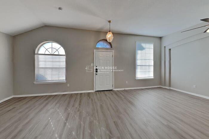 7607 Kittery Ln - Photo 6 of 20