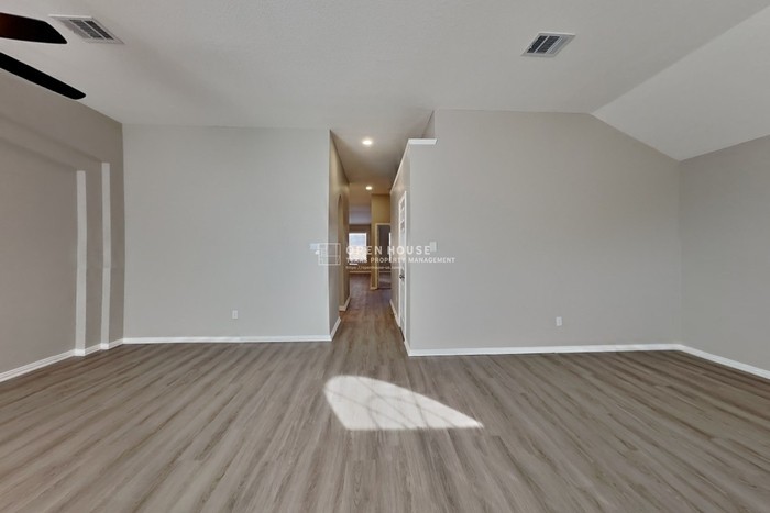 7607 Kittery Ln - Photo 7 of 20