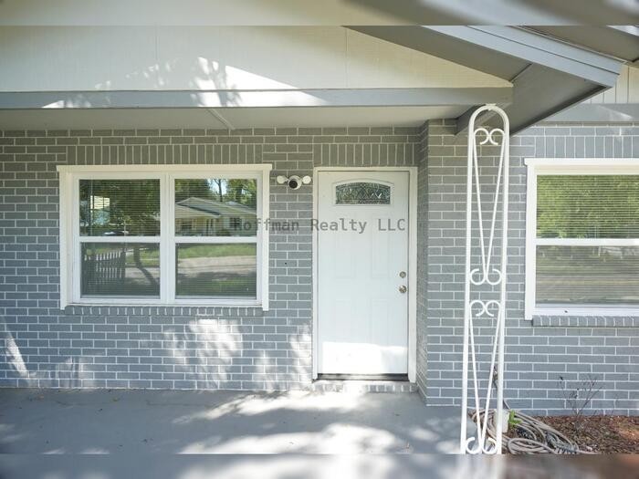 1810 E Osborne Ave - Photo 2 of 16