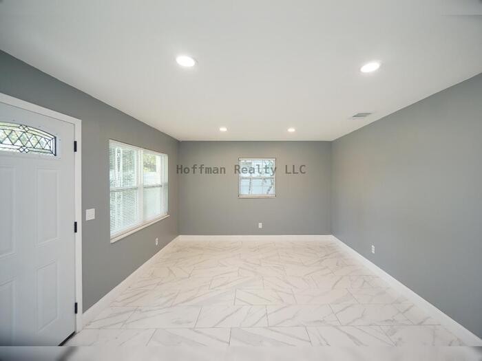1810 E Osborne Ave - Photo 4 of 16