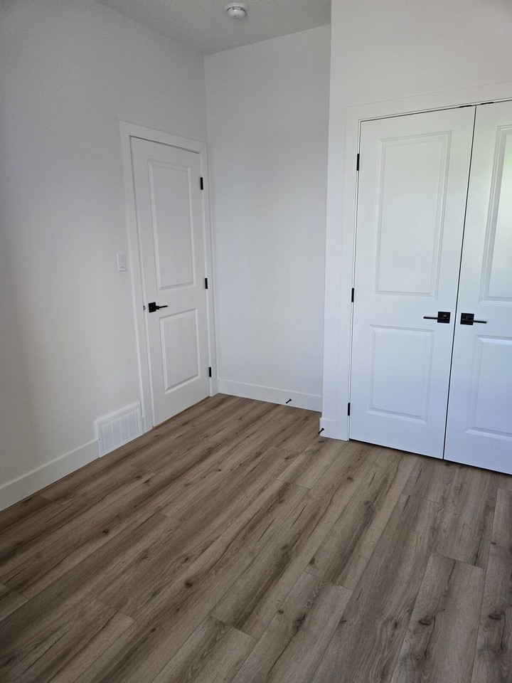 20438 15a Ave Nw - Photo 5 of 25