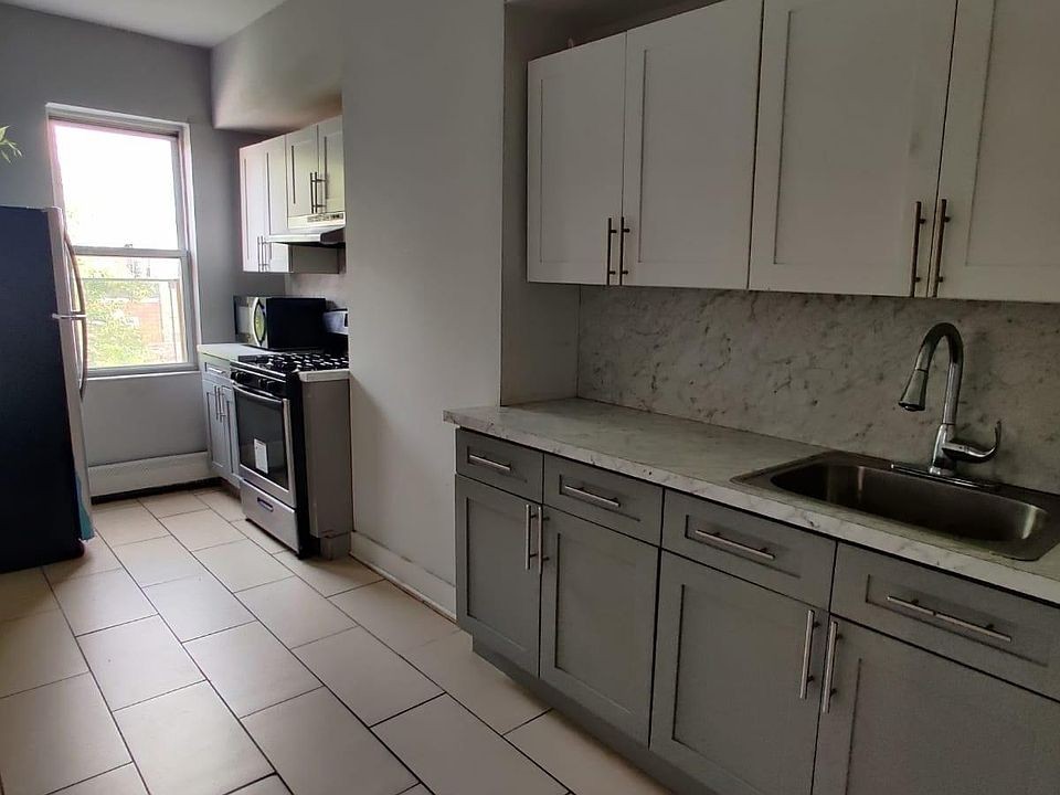 176 Armstrong Ave #2 - Photo 3 of 5