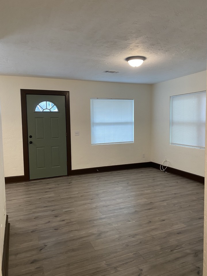 115 Se 9th St #NA - Photo 2 of 18