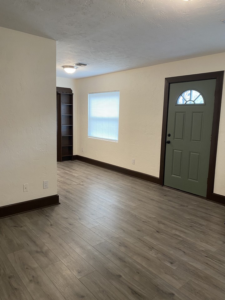 115 Se 9th St #NA - Photo 3 of 18