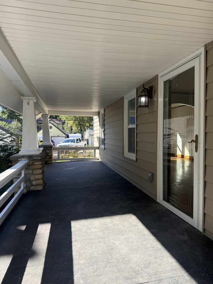 1259 Sw High Ave #NA - Photo 2 of 20