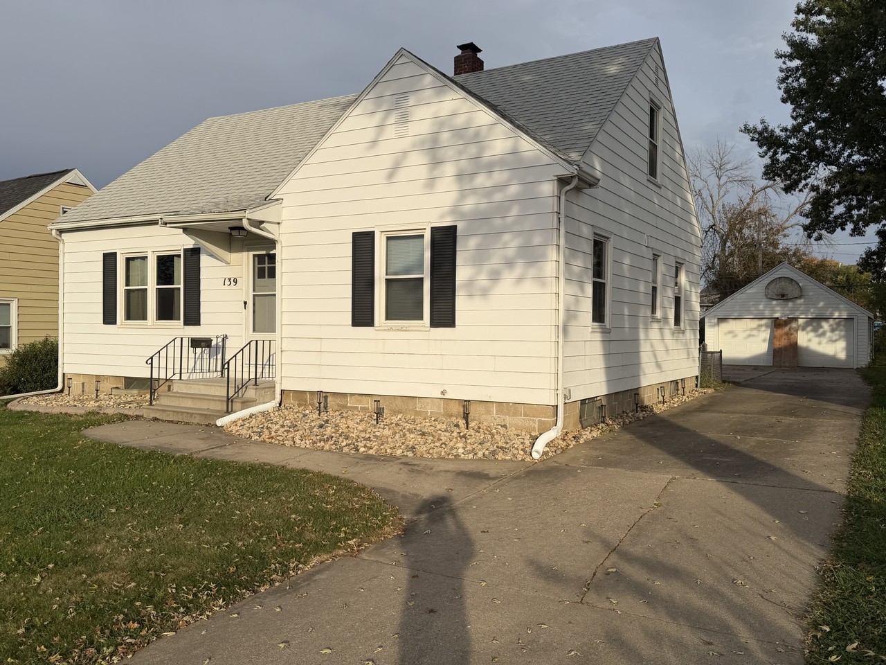 139 21st St Sw #NA - Photo 2 of 37