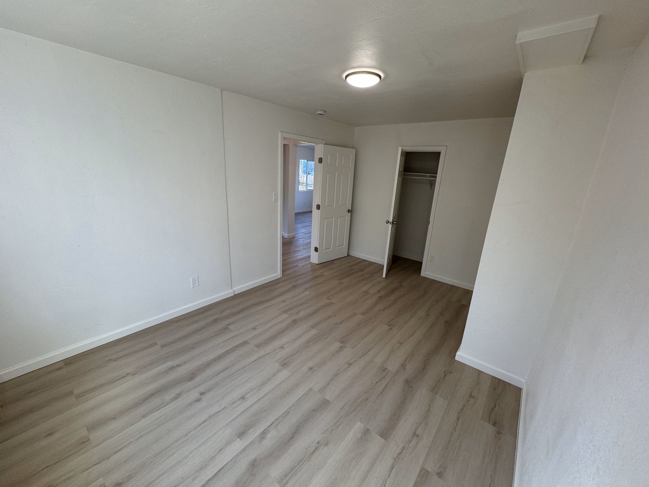 1600 63rd St - Photo 3 of 8