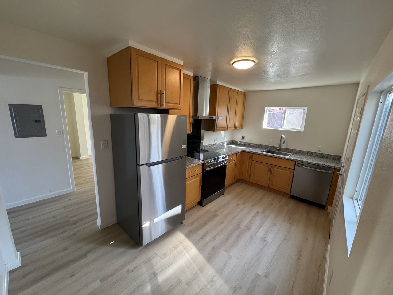 1600 63rd St - Photo 4 of 8
