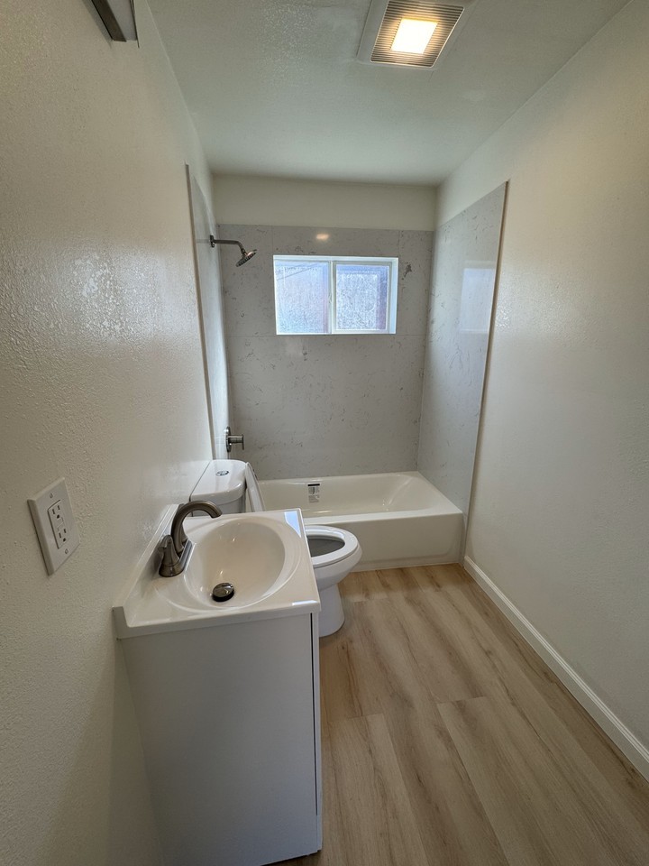 1600 63rd St - Photo 6 of 8