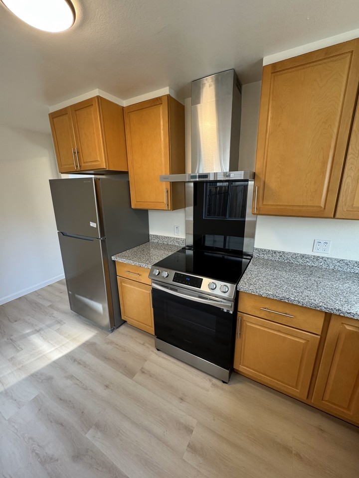 1600 63rd St - Photo 7 of 8