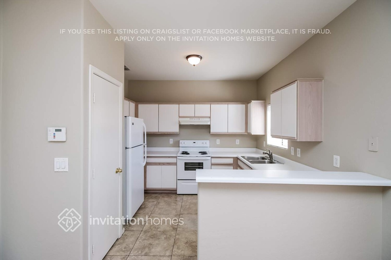 3833 W Oregon Ave - Photo 5 of 19