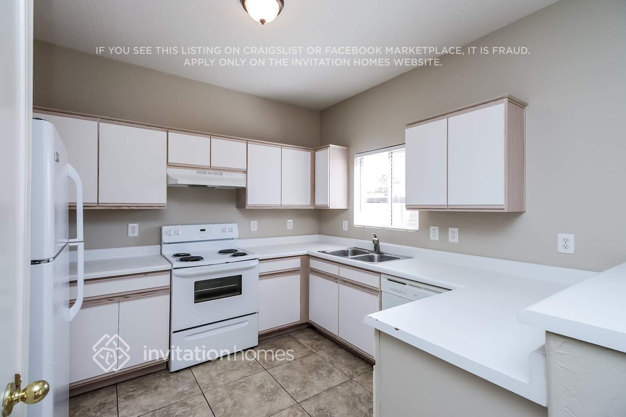 3833 W Oregon Ave - Photo 6 of 19