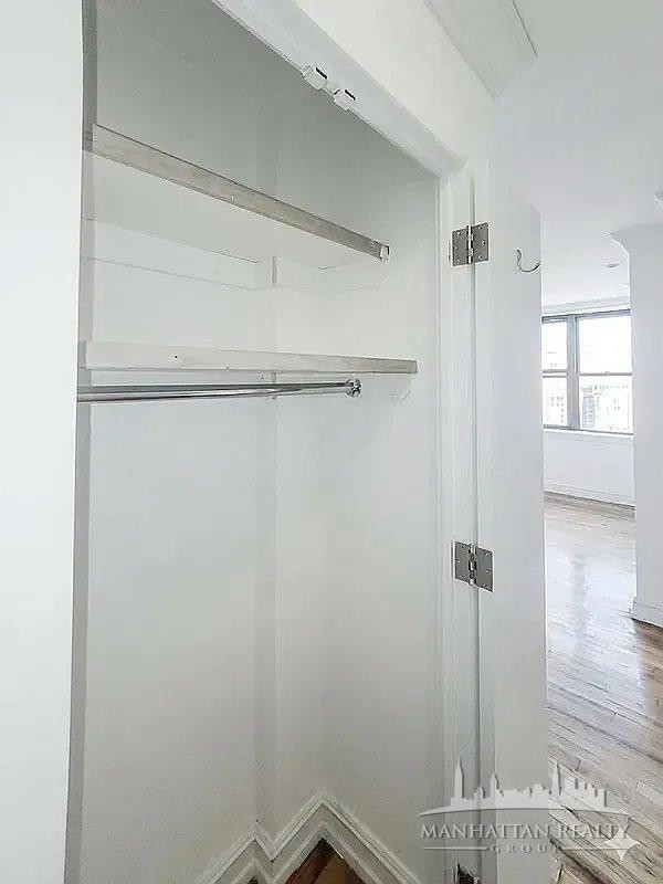 E 36th St #3F - Photo 3 of 4