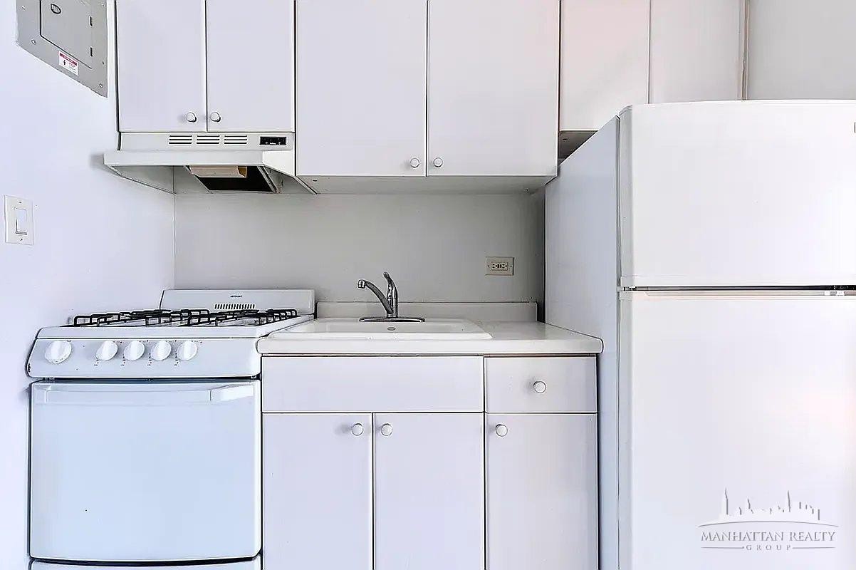 E 38th St #405 - Photo 3 of 4