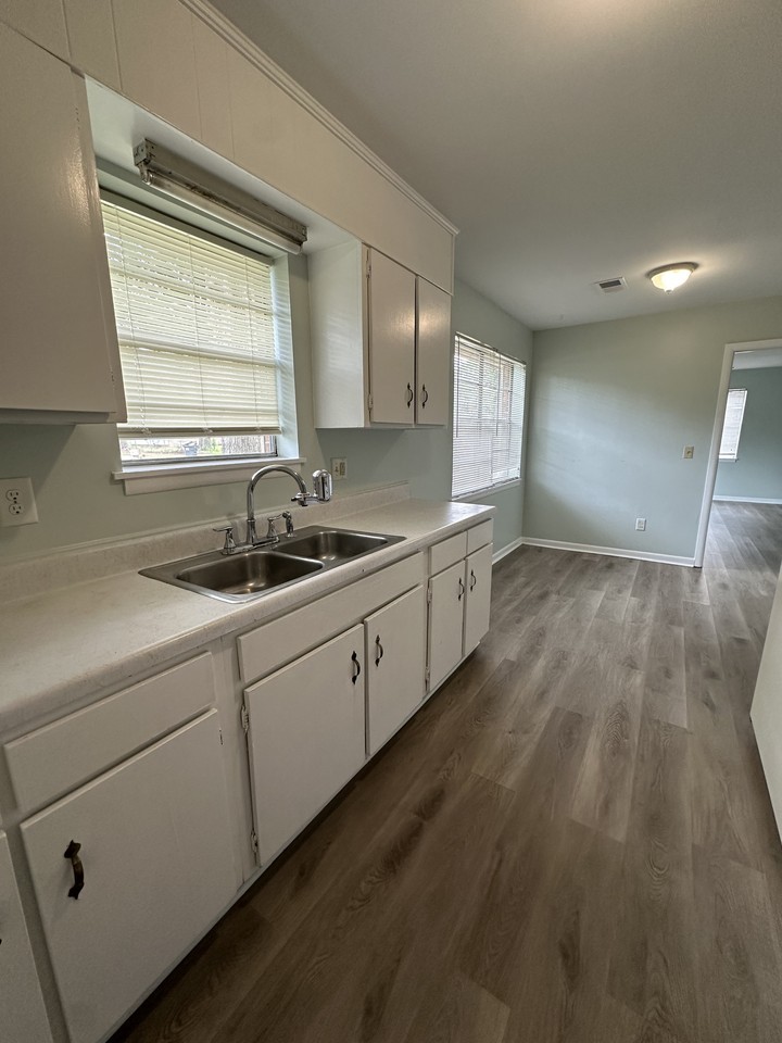 906 Belleview Cir W #1 - Photo 3 of 10