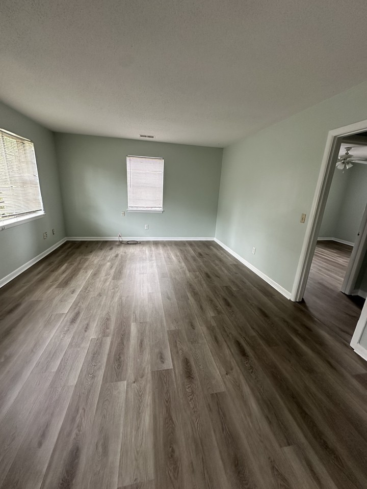 906 Belleview Cir W #1 - Photo 4 of 10