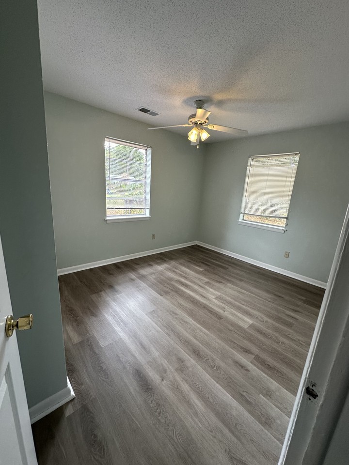 906 Belleview Cir W #1 - Photo 5 of 10