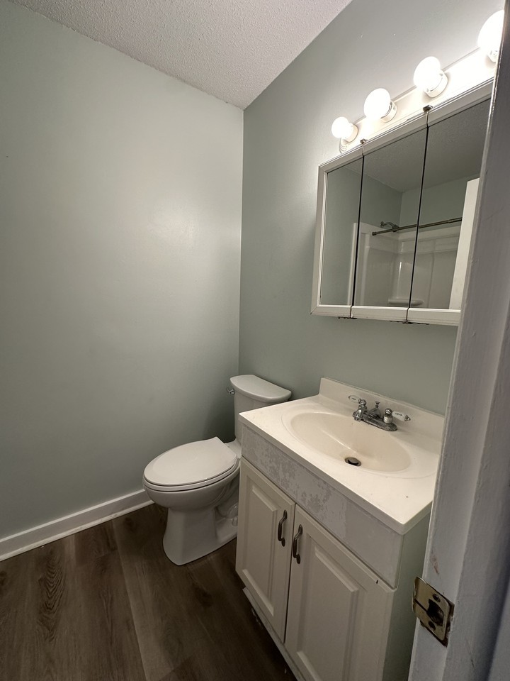 906 Belleview Cir W #1 - Photo 6 of 10