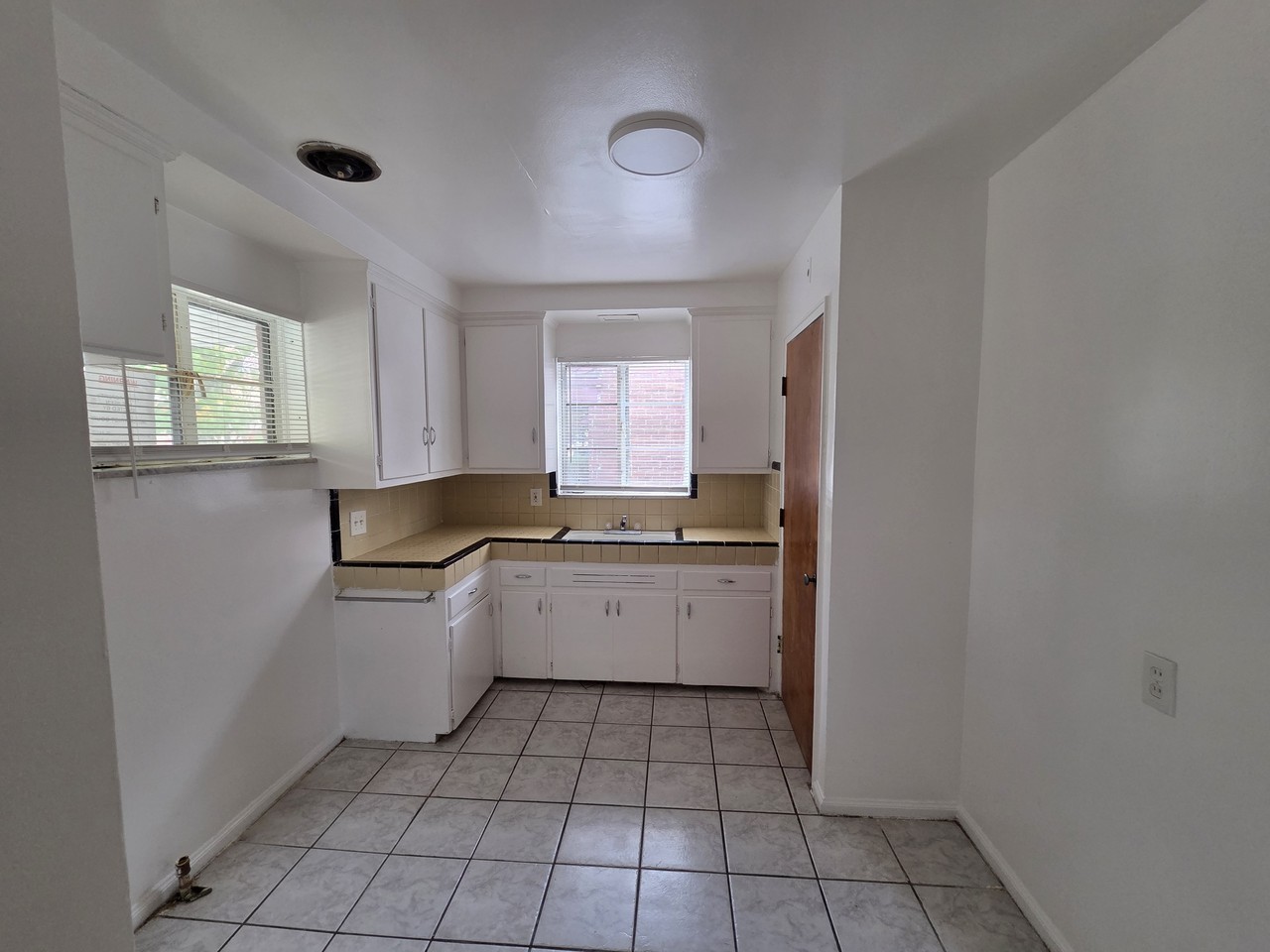 22507 S Kane St #1 - Photo 7 of 24