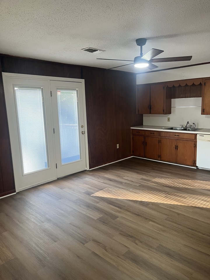2124 Duncan St #1 - Photo 4 of 17