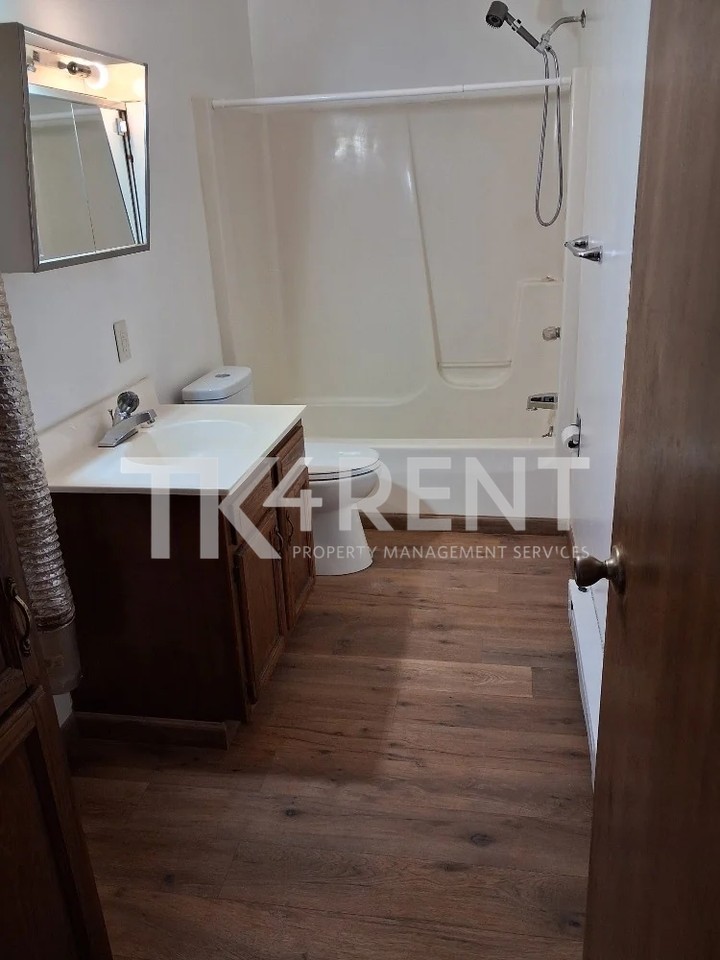 418 E Wood St #11 - Photo 3 of 16