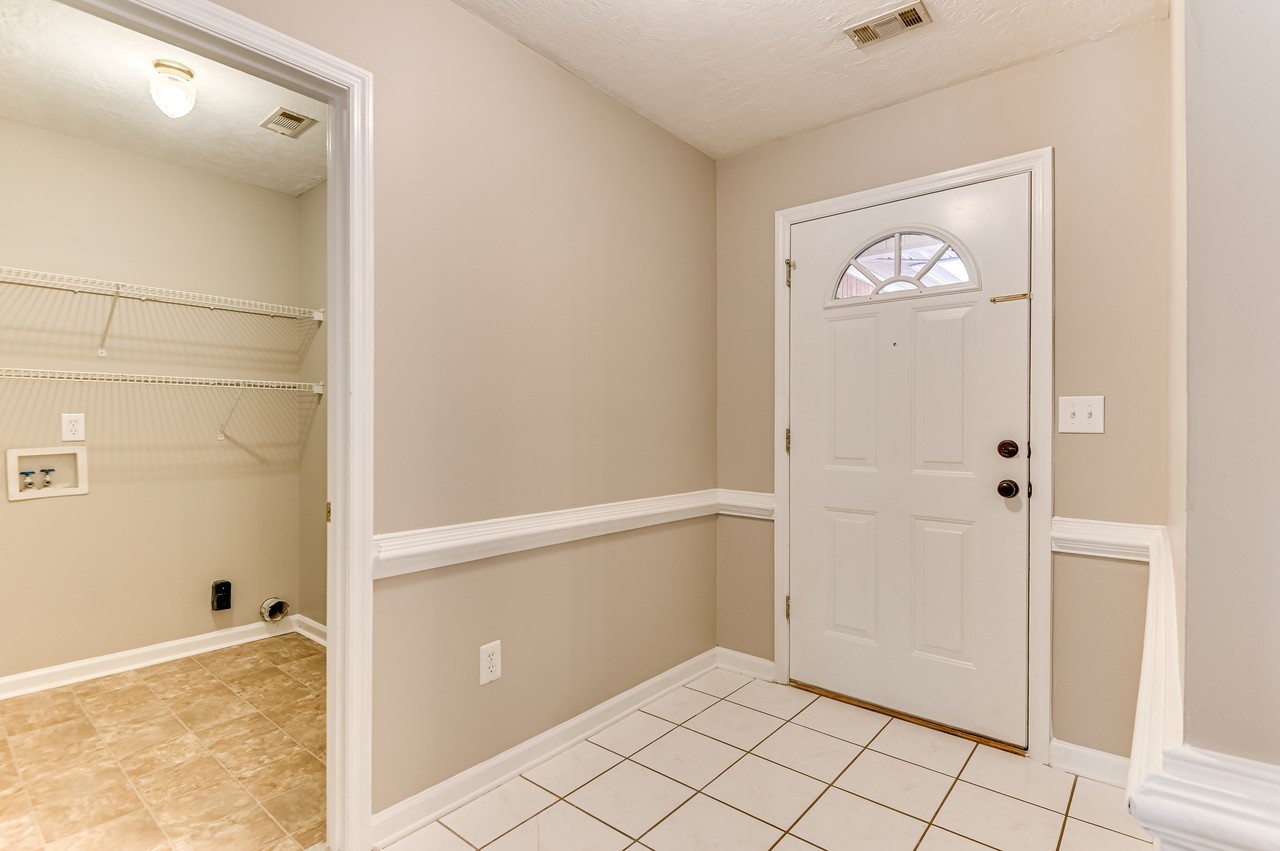 223 Taylor Cir #1 - Photo 4 of 34