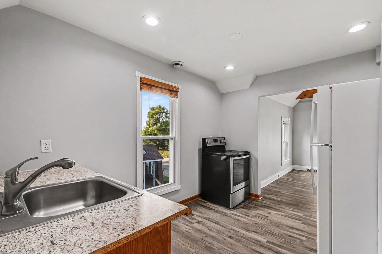 948 Bates St Se #2 - Photo 6 of 13