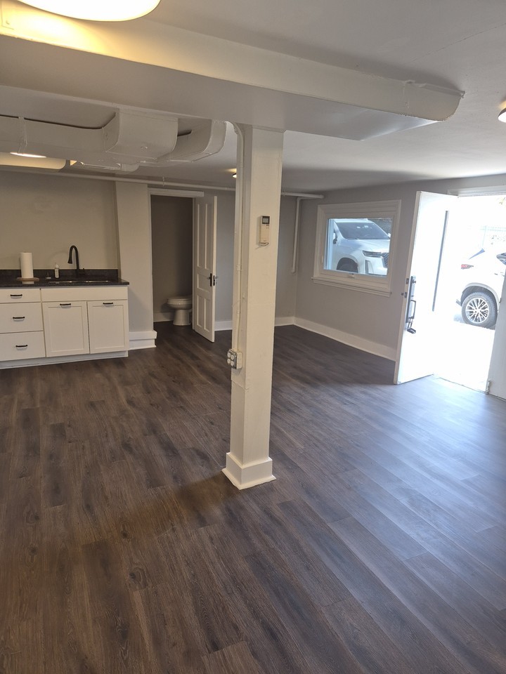 112 N Maple Ave - Photo 3 of 6
