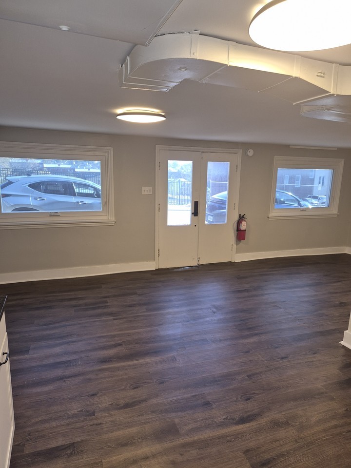 112 N Maple Ave - Photo 4 of 6