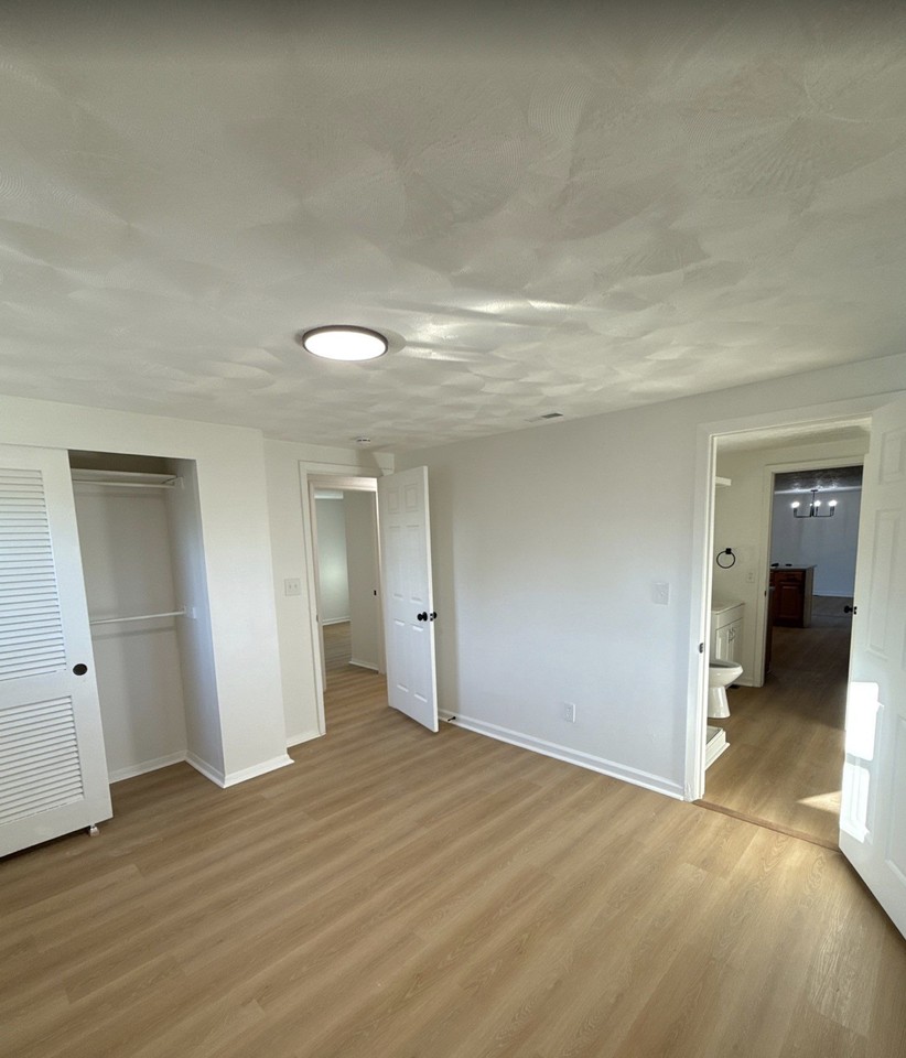 402 Brownstone Dr #1 - Photo 3 of 23
