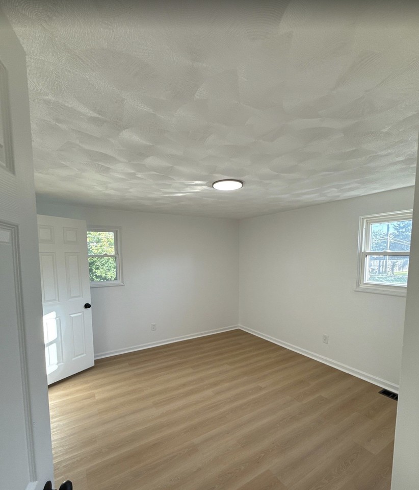 402 Brownstone Dr #1 - Photo 5 of 23