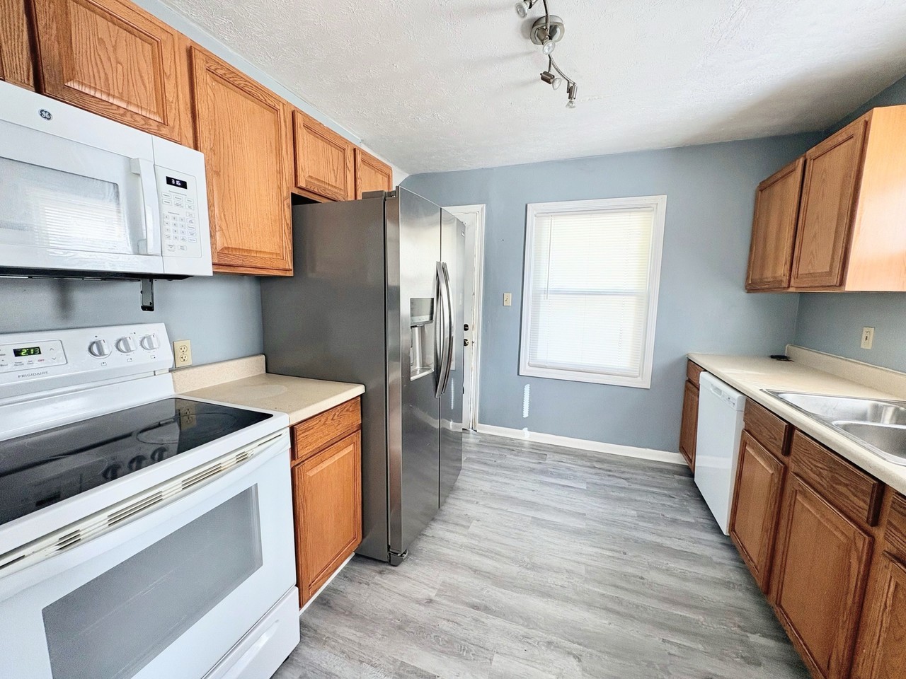 1543 Sunset Ave #1 - Photo 3 of 32