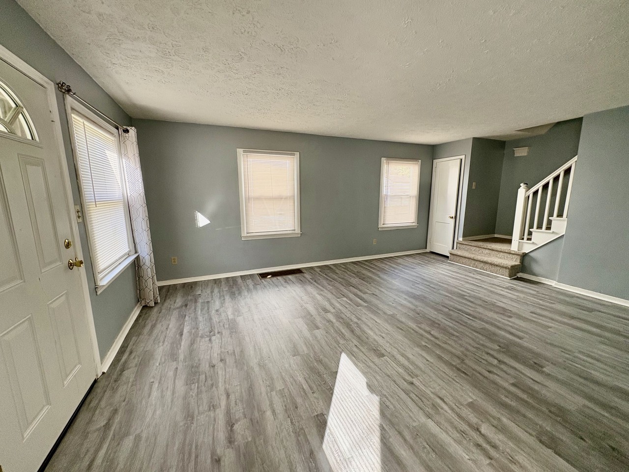 1543 Sunset Ave #1 - Photo 5 of 32