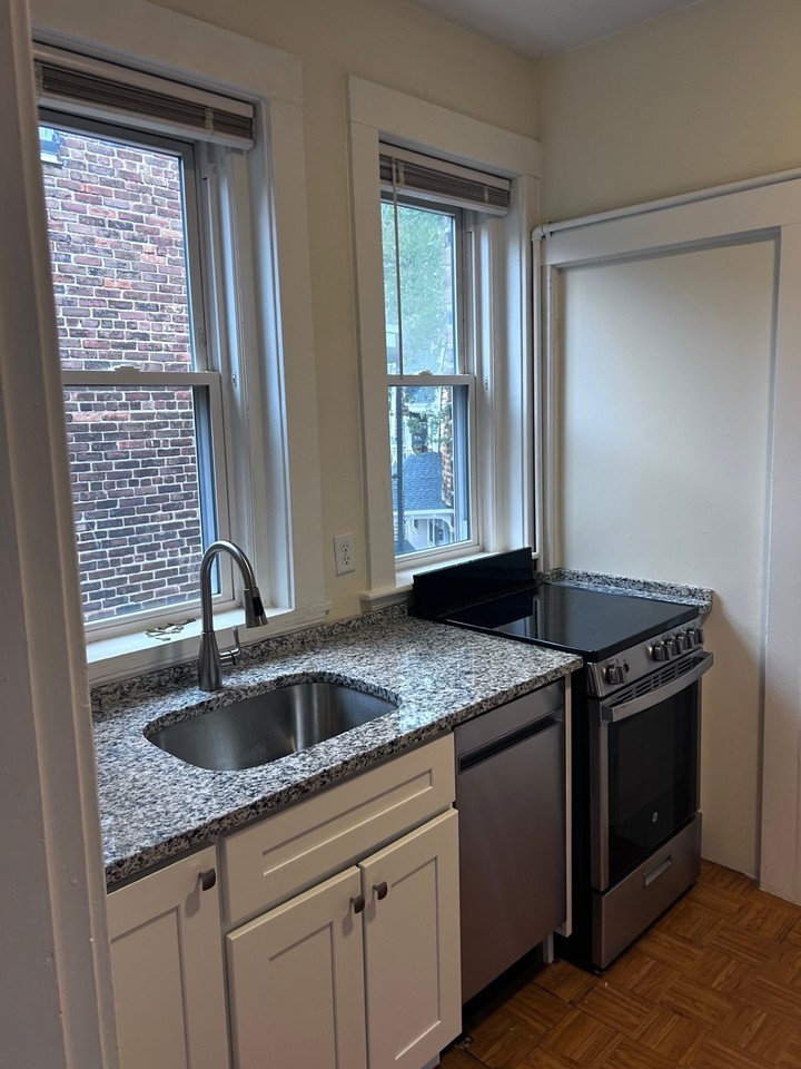 1725 Commonwealth Ave #1725COMM4 - Photo 7 of 11