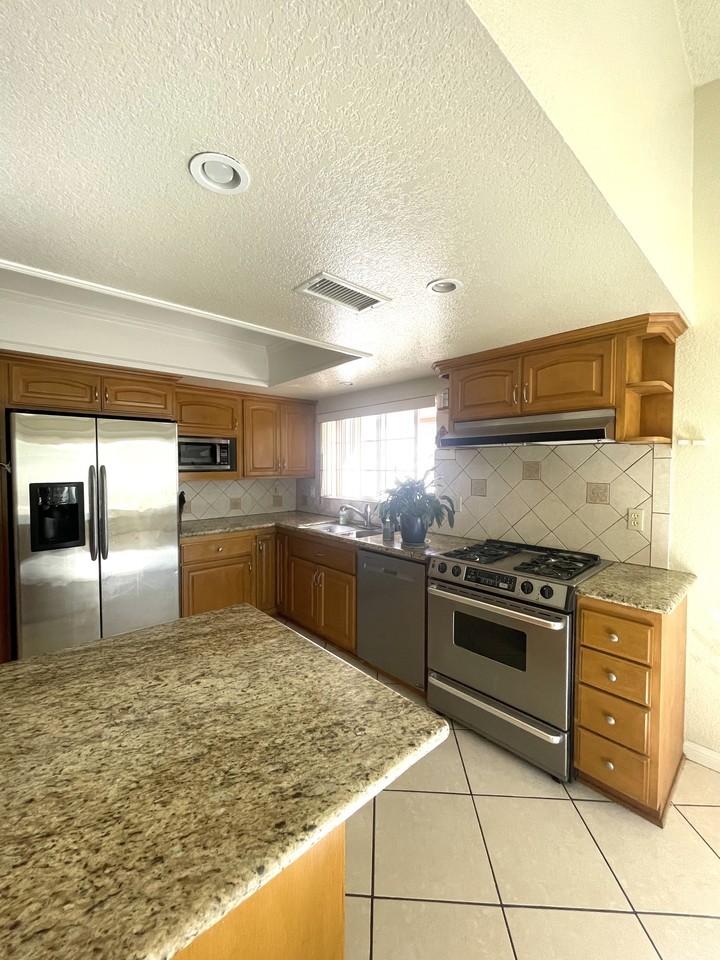 1371 W Mesa Dr #1 - Photo 3 of 20