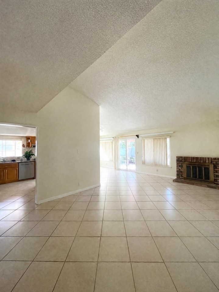 1371 W Mesa Dr #1 - Photo 5 of 20