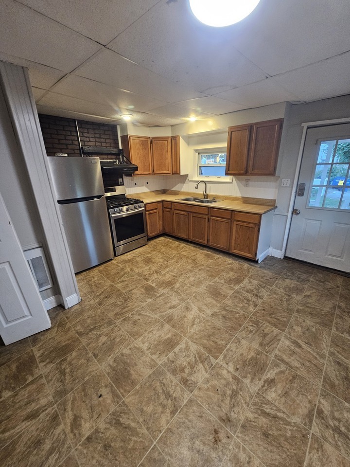 26 Laurel St #1 - Photo 2 of 3