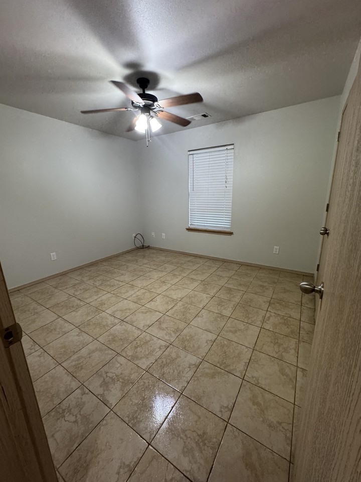 200 Lacey Ln - Photo 5 of 10