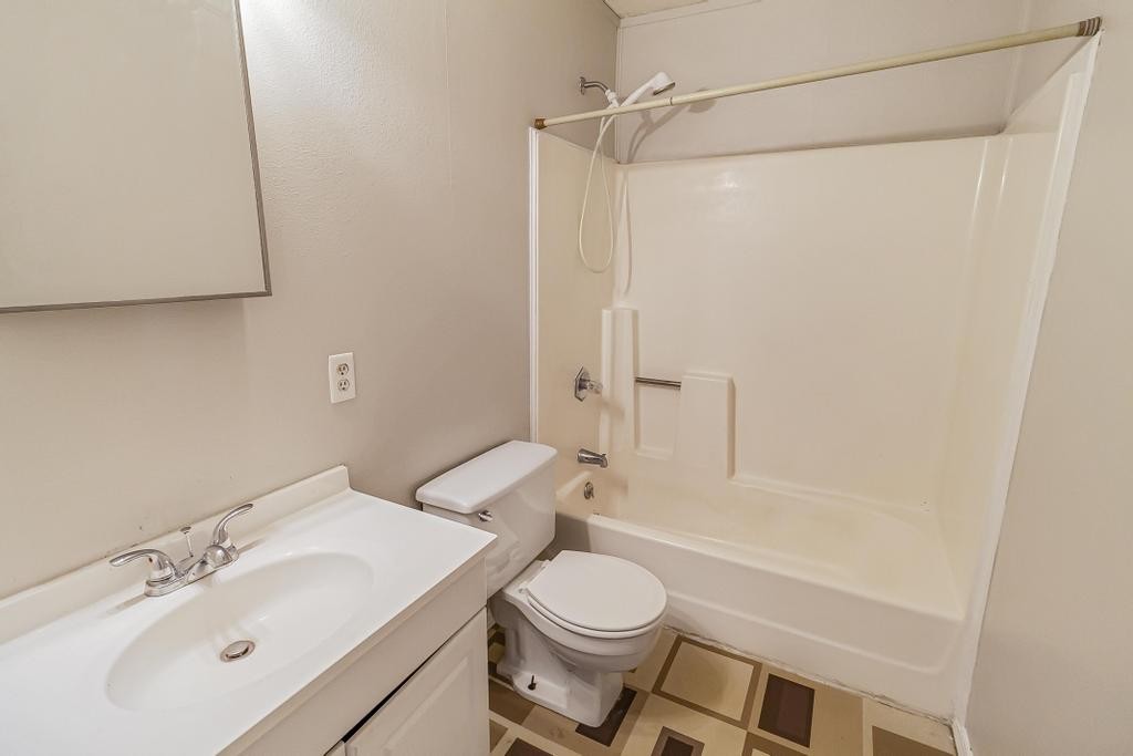 233 Se 121st Rd #1 - Photo 3 of 10