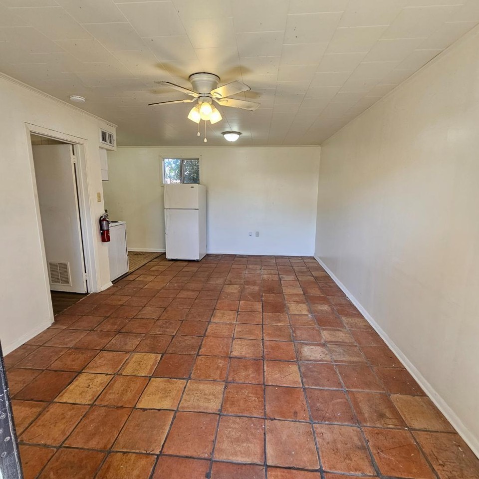 1418 Lynn St - Photo 4 of 17