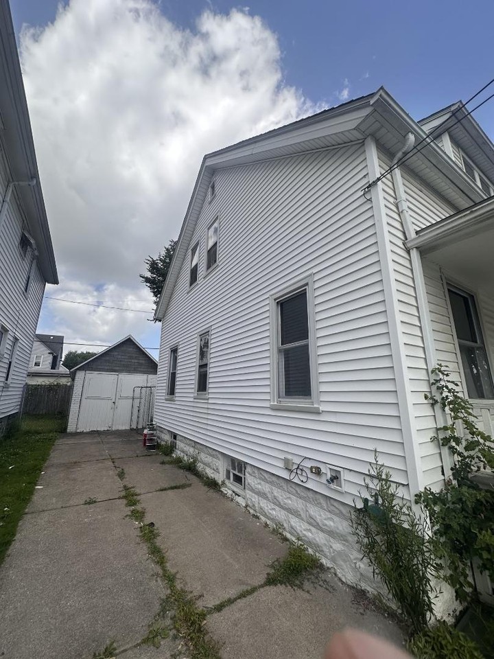 2036 W 99th St - Photo 4 of 20