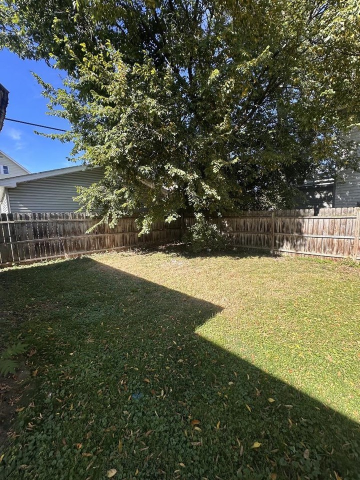 2036 W 99th St - Photo 6 of 20