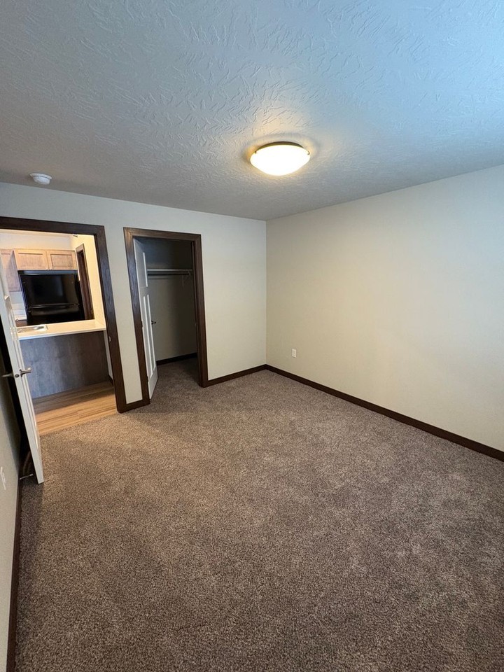 Sioux Center 64 - Photo 6 of 22